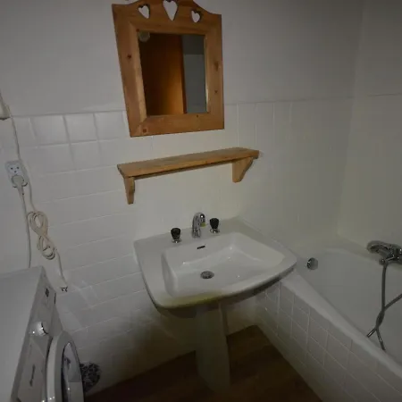 Cosy, Proche Des Pistes, Stationnement, Balcon, Tv, Et Equipement Cuisine Complet - Fr-1-623-167 Daire *